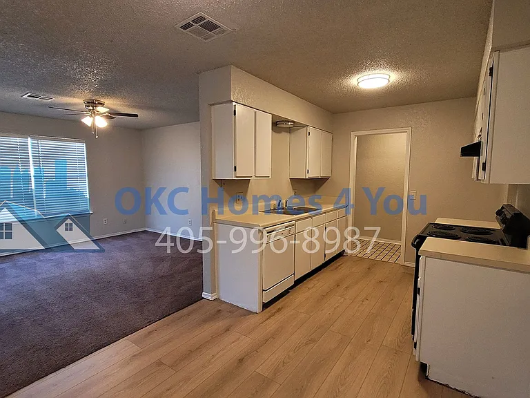 1645 SE 52nd St — Photo 3
