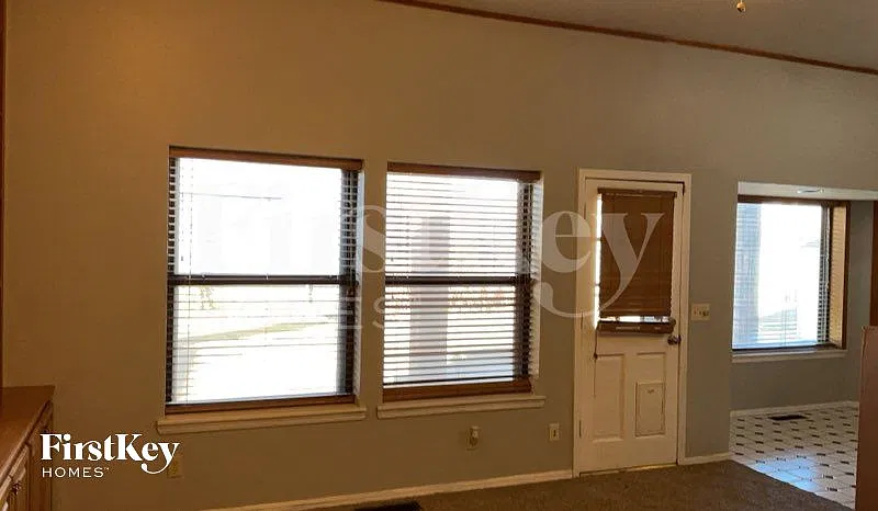 4 bed, 3.0 bath, 2629 sqft, $2,740 — Photo 4