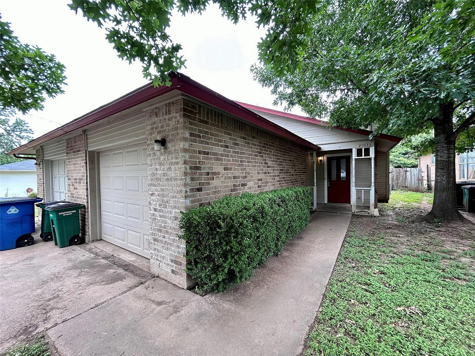 2 bed, 2.0 bath, 924 sqft, $1,575 — Photo 2