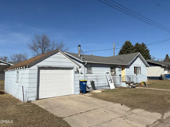 113 3rd St S, Ellendale, ND 58436