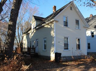 22 Peters St, Orono, ME 04473