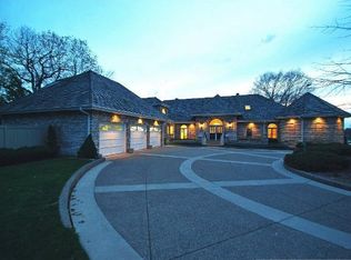 1470 Bussard Ct, Arden Hills, MN 55112