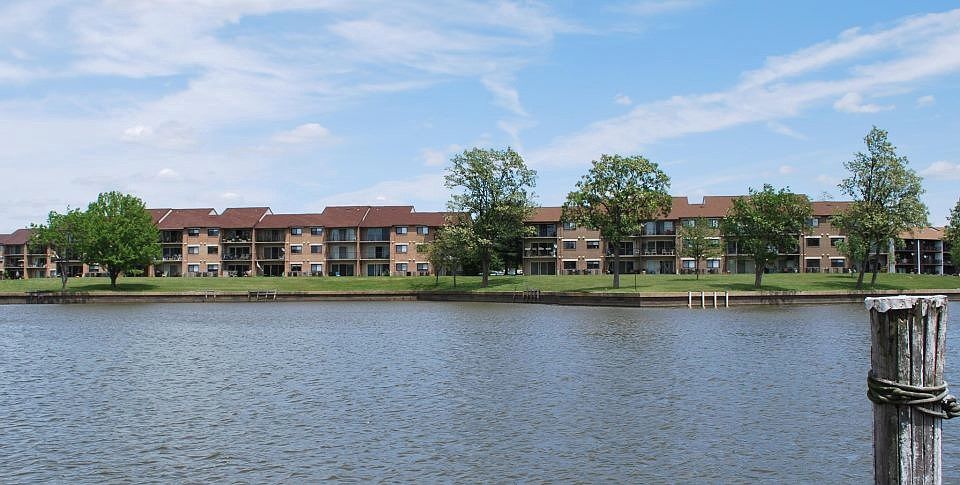 1st image of 644 Harborside Dr APT B