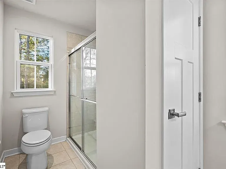 73 Connaught Ct — Photo 22
