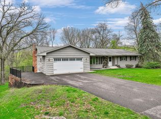 16251 S Hillcrest Ct, Eden Prairie, MN 55346