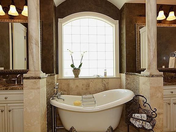 Masterbath with Standalone t