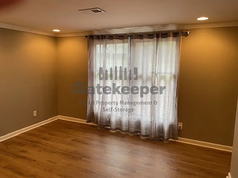 102 Cypress Ct — Photo 4