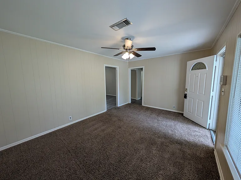 1605 Maple Dr — Photo 3