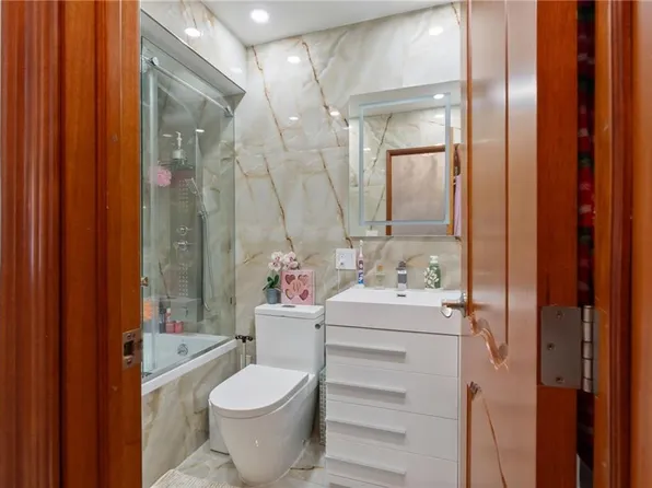 24 Cove Lane image 7 of 26