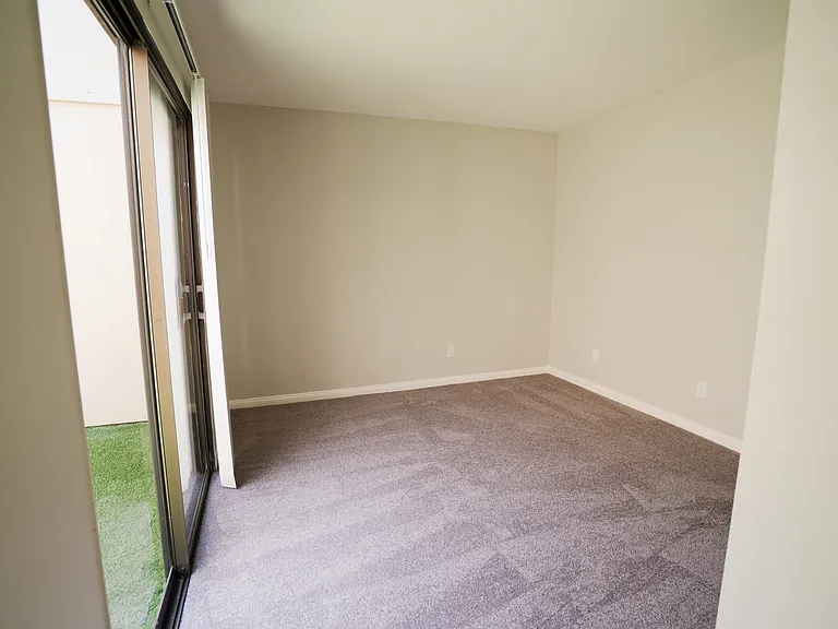 2301 S Grandview Ave — Photo 16