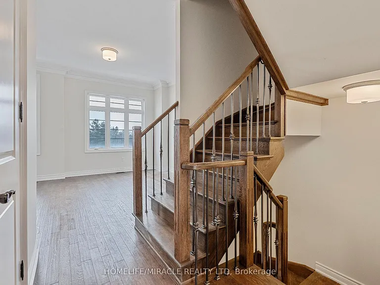 61 Yorkton Blvd — Photo 7