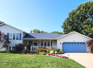 1367 Country Knoll Pl, Saint Joseph, MI 49085
