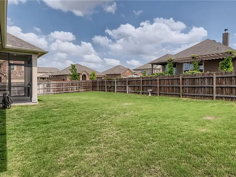 303 White River Dr — Photo 23