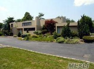 6 Grace Dr, Old Westbury, NY 11568
