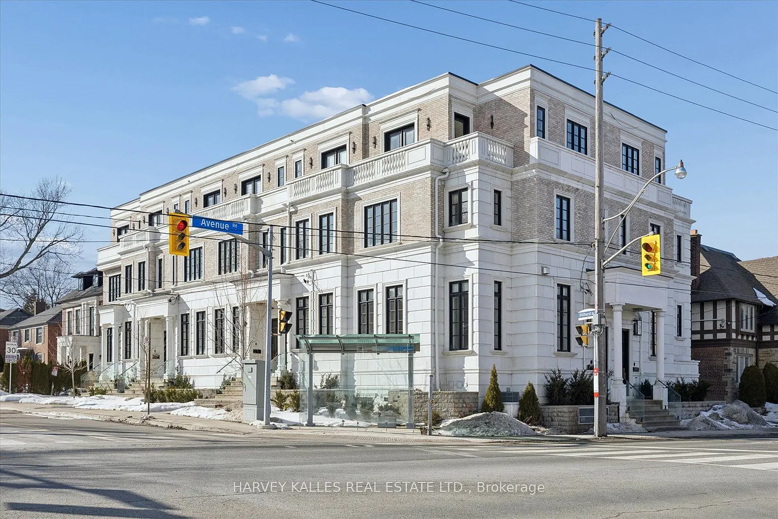 1202 Avenue Rd photo 1