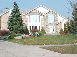 19327 Augusta Dr, Livonia, MI 48152
