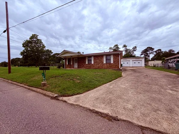 309 Pine St, Brundidge, AL 36010