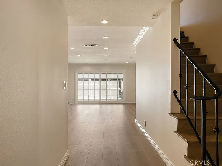 1088 Buckingham Ln — Photo 3