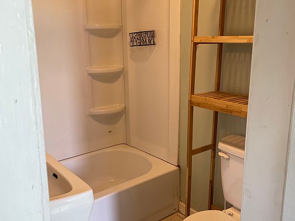 5th image of 7946 Hall Rd #5