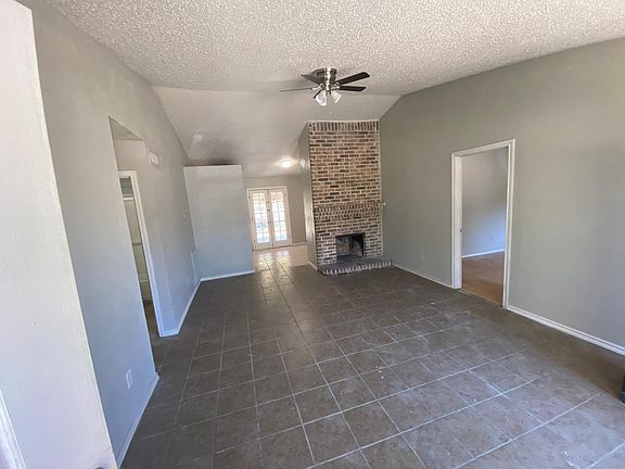 5th image of 2117 Highwood Dr