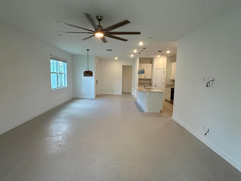 1769 SE Crosswood Way — Photo 6