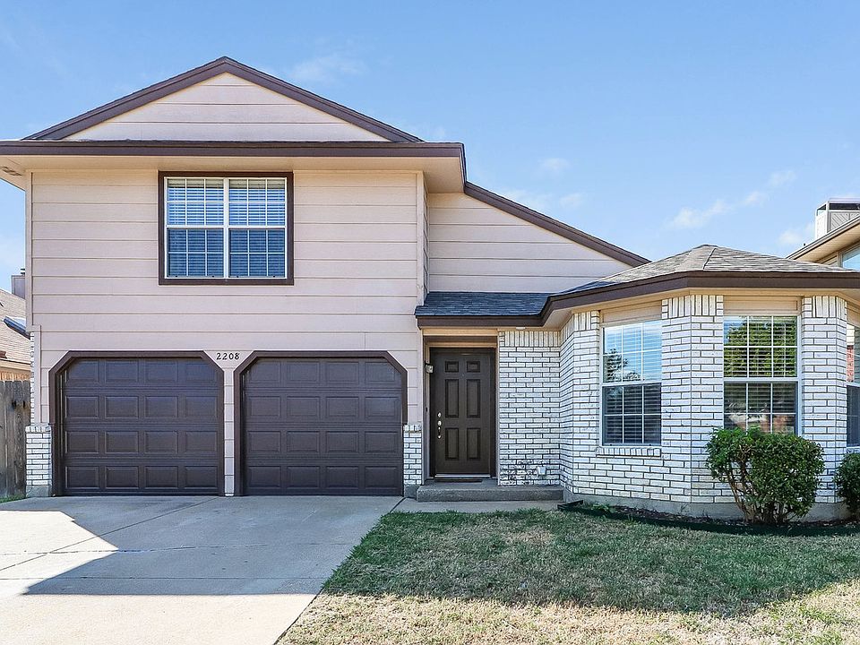 1st image of 2208 Woodland Oaks Dr