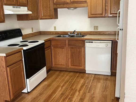 4th image of 1600 Washington Dr APT 13