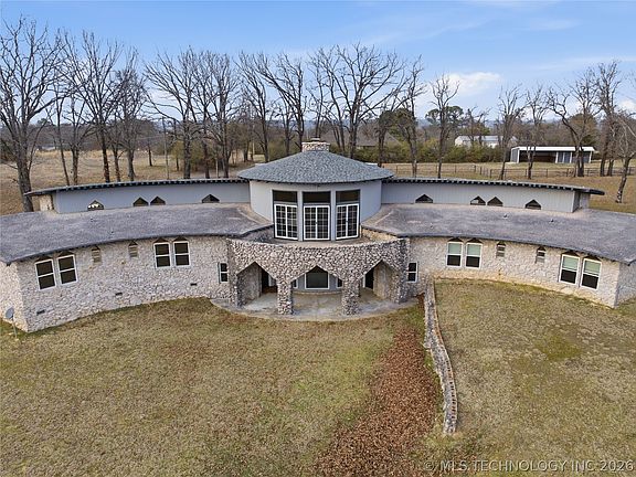 4th image of 140 W Taylor Dr