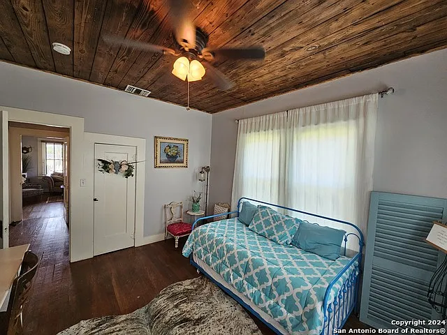 106 W Specht Rd — Photo 12