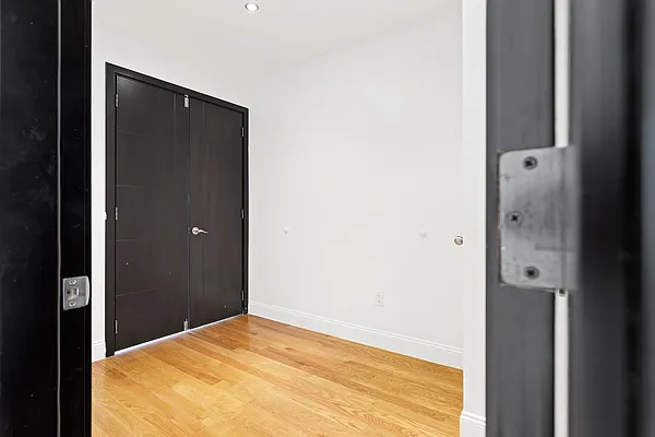 Rented by Safdie Realty Group | media 23