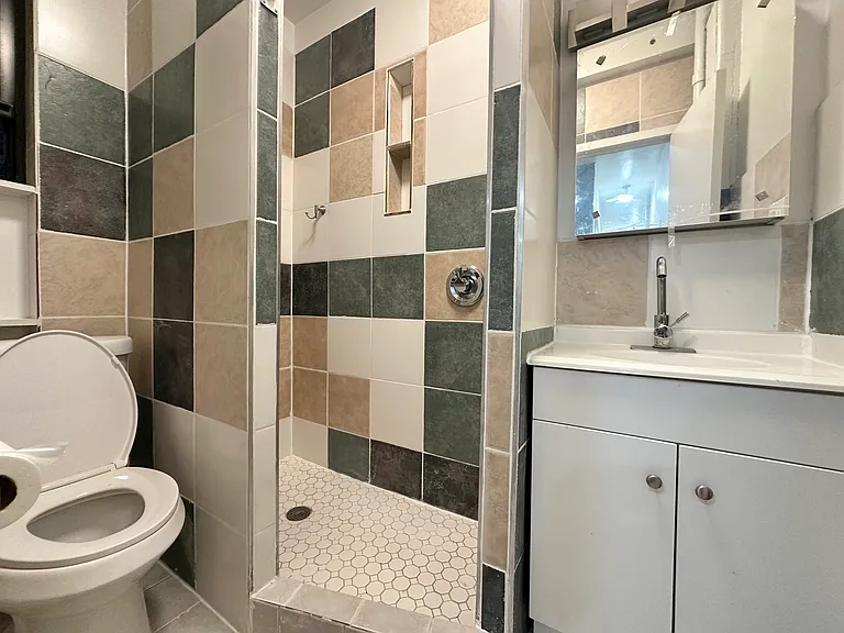 1372 York Ave #2B — Photo 6
