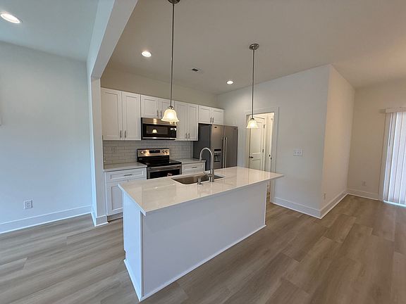 5th image of 807 E Harrison Ave