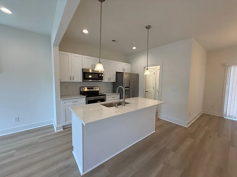 807 E Harrison Ave — Photo 5
