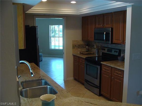 4th image of 1825 SW 51st Ter