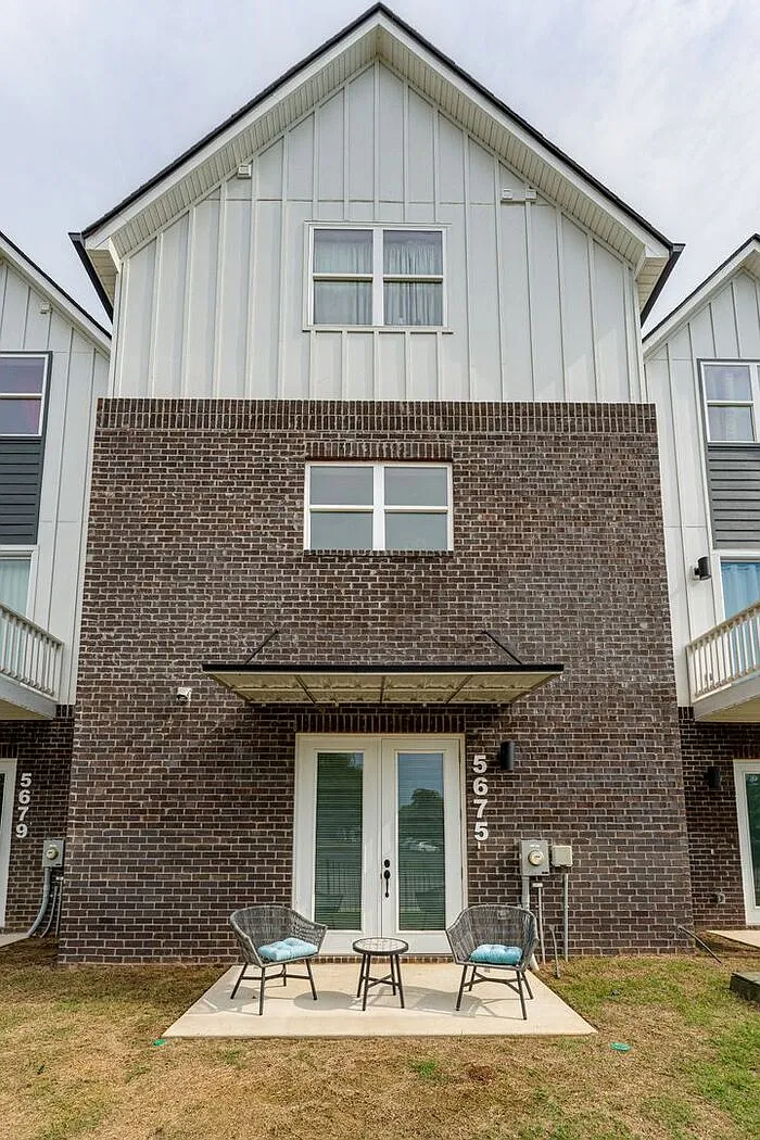 3 bed, 3.5 bath, 1934 sqft, $1,895 — Photo 4