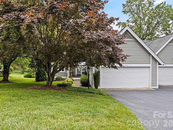 3rd image of 104 Overlook Dr