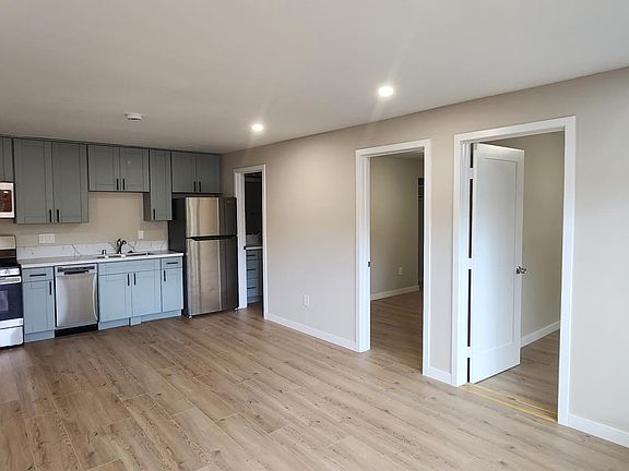 5th image of 535 E Ave #101