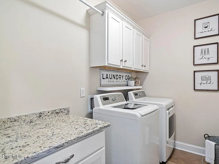 213 Willas Ct — Photo 38