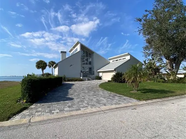 3104 Bay Dr, Bradenton, FL 34207