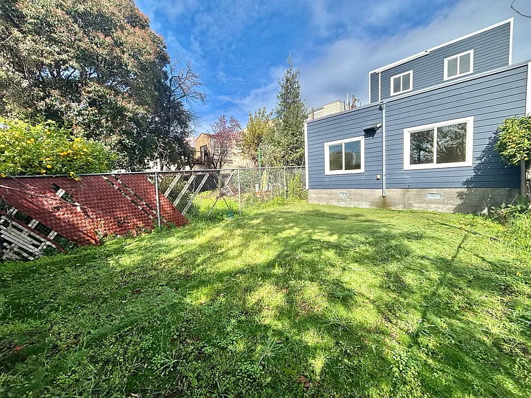 1379 Revere Ave #B — Photo 30