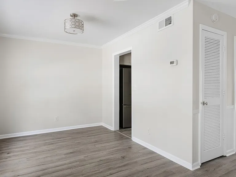 664 Swinton Ct — Photo 6