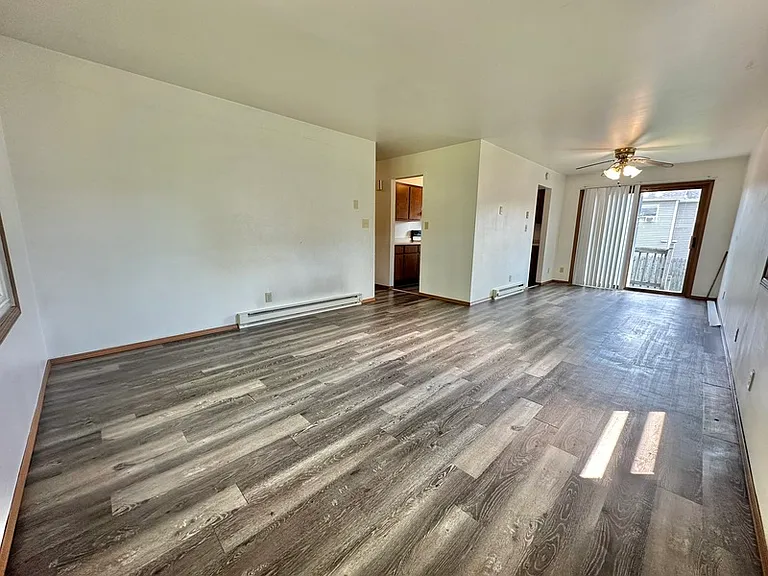 320 Joseph St — Photo 3