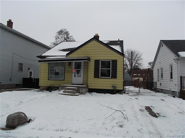 1st image of 27104 Lenox Ave