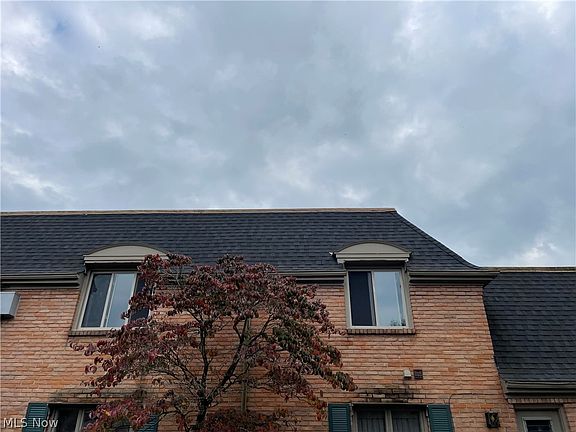 3rd image of 1122 Country Club Ln APT 202