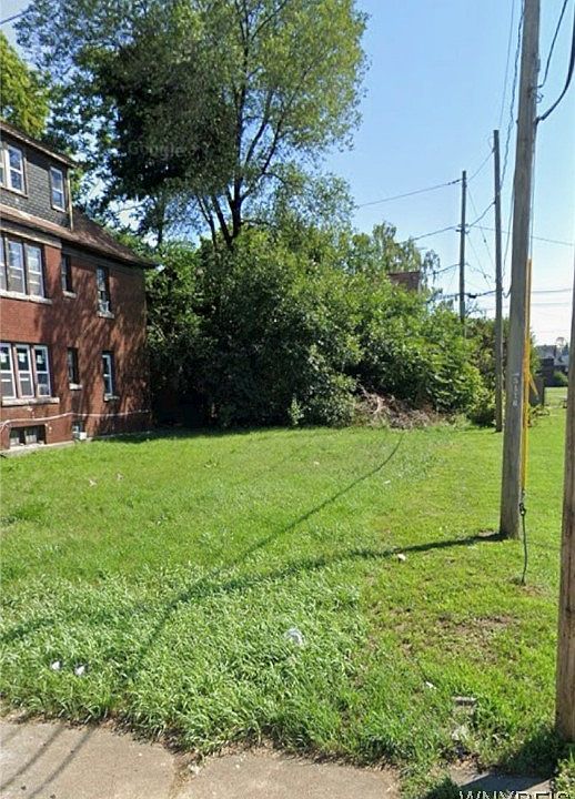 2nd image of 511 7th St #37