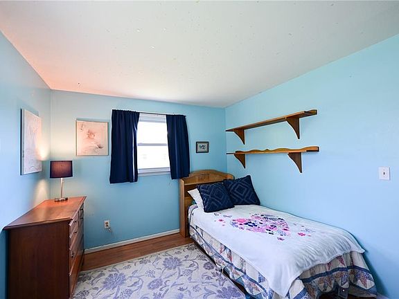 5th image of 14 Hornbeam Dr
