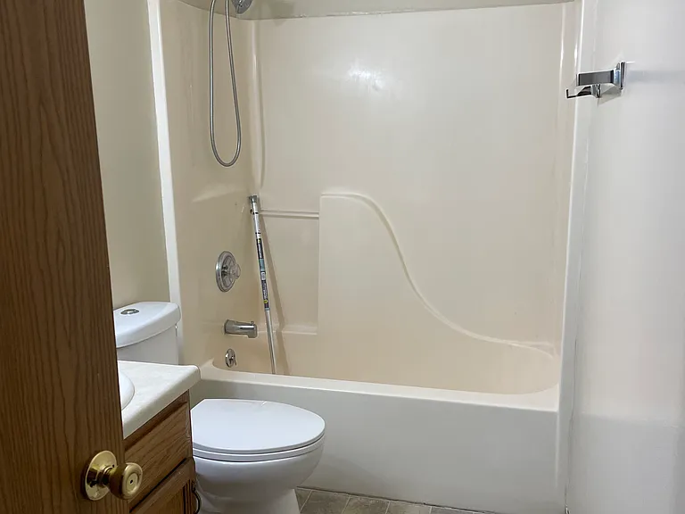 1350 Chestnut Dr #B — Photo 2