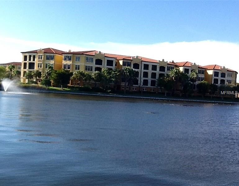 98 Vivante water view
