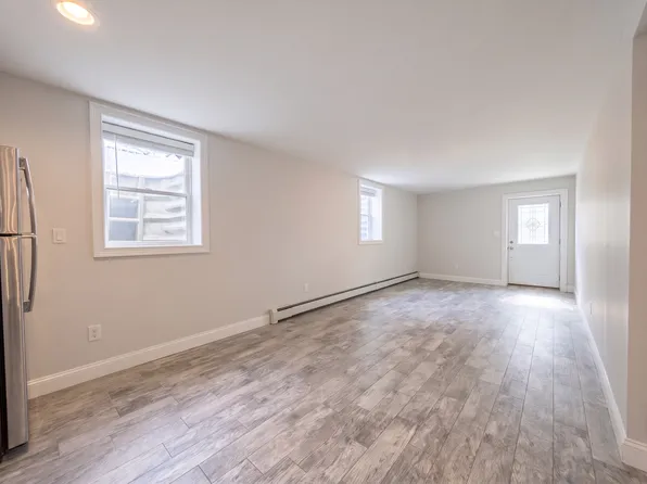 (undisclosed Address), Saint James, NY 11780