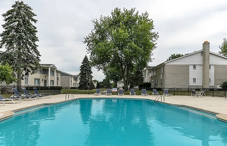 Sterling Park Apartments — Photo 20